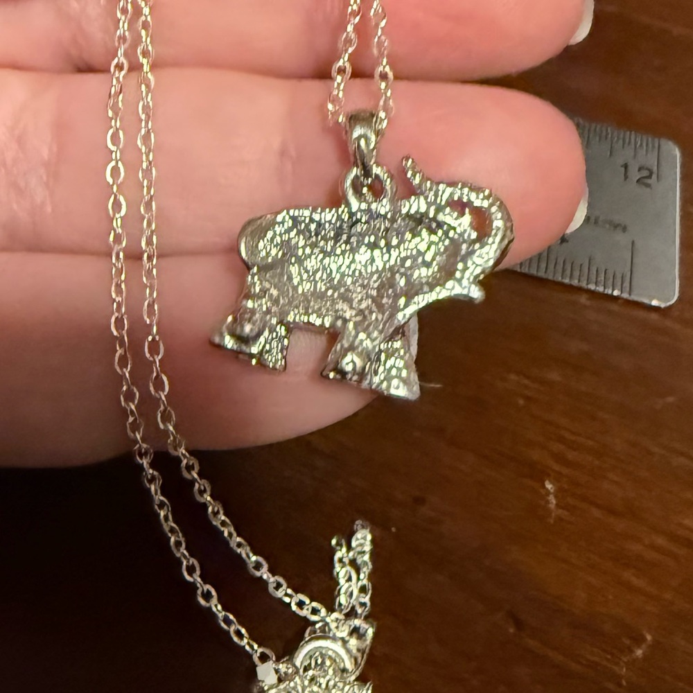Elegant Silver Elephant Pendant Necklace - Picture 5 of 5